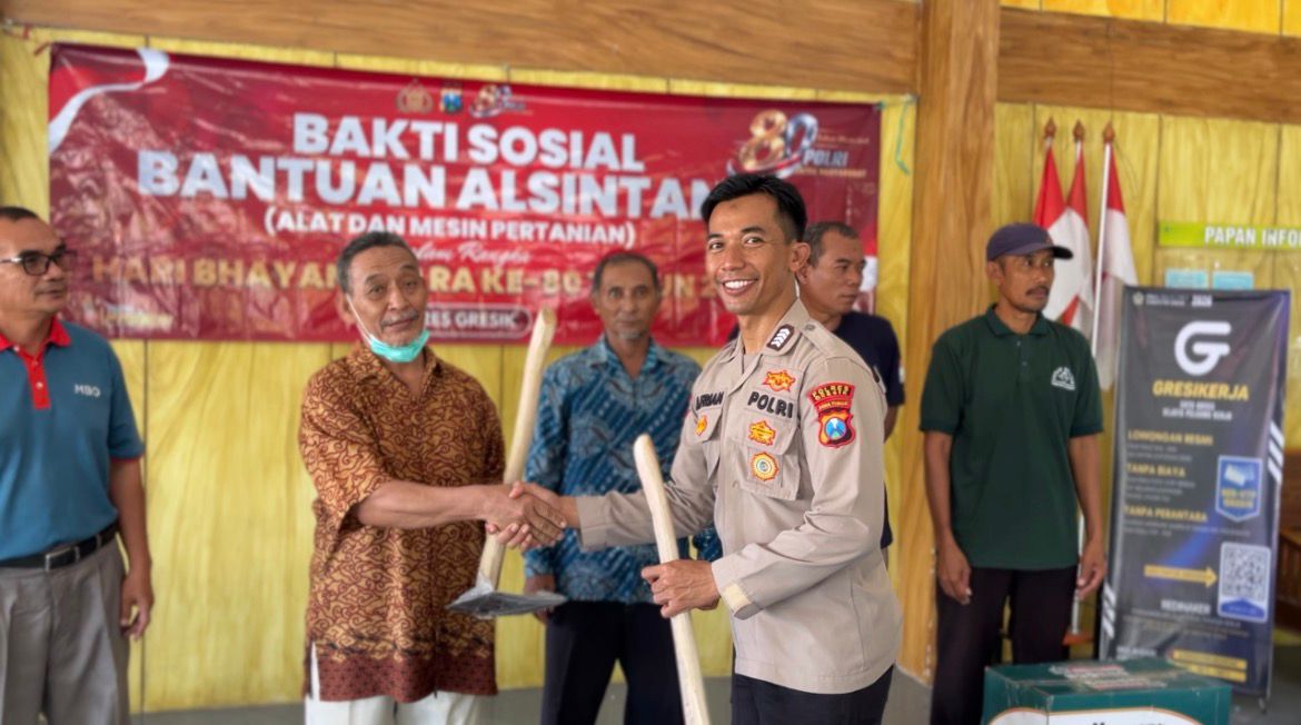 Wujud Kepedulian HUT Bhayangkara ke-80, Polres Gresik Bantu Petani di Panceng dengan Alsintan