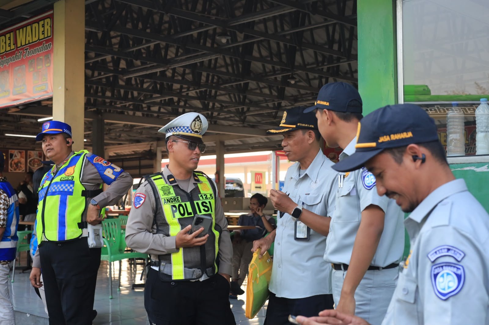 Keselamatan Penumpang Jadi Prioritas, Satlantas Polres Gresik Bersama Dirjen Hubdat Gelar Ramp Check Bus di Rest Area 726 B