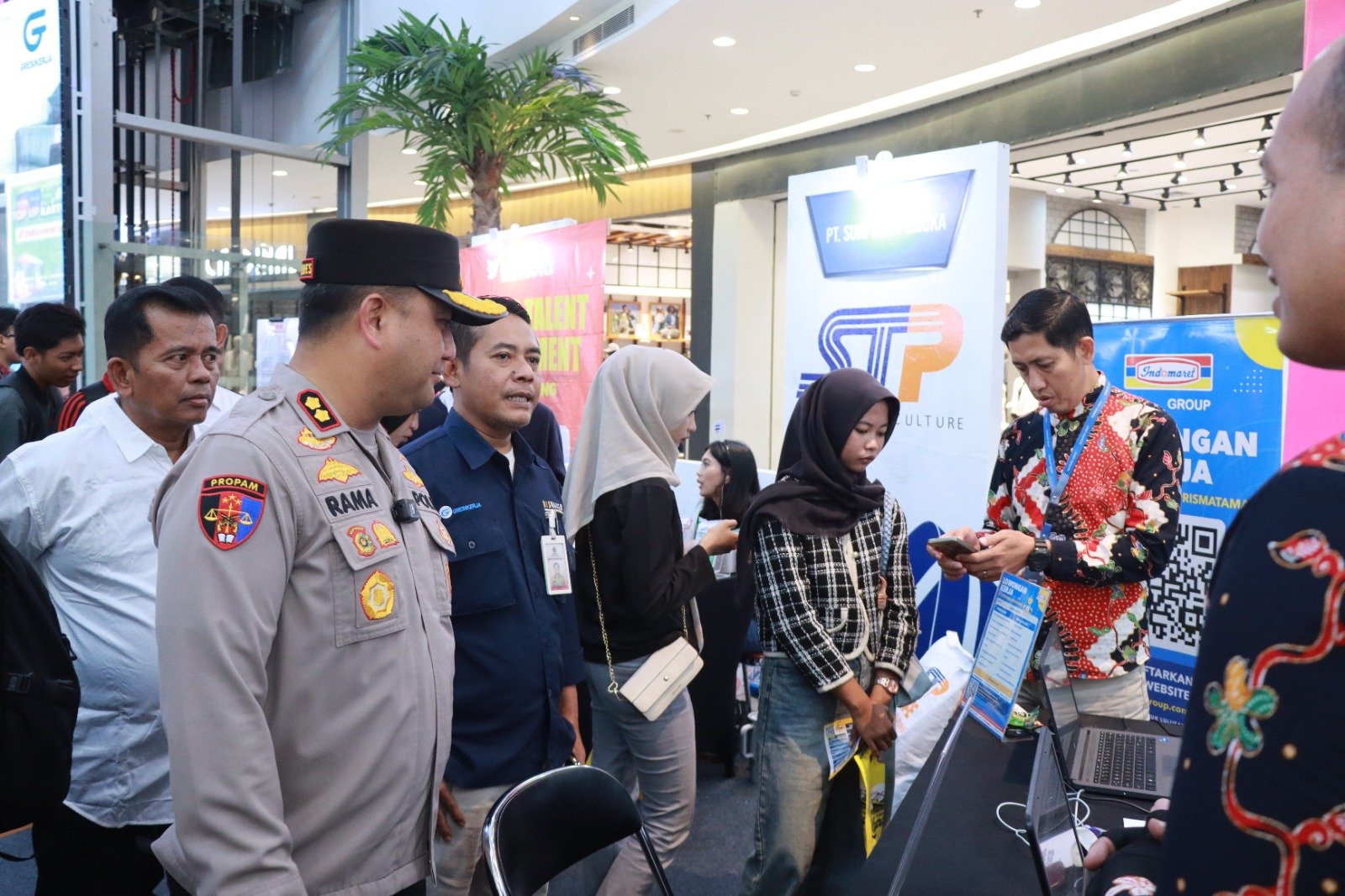 Dahlan Iskan Apresiasi Layanan SKCK Jemput Bola Polres Gresik di Job Fair Tematik 2026, Sangat Membantu Pencari Kerja
